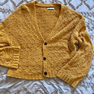American Eagle 🦅 Yellow Knit Sweater